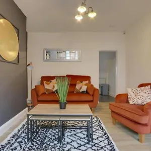 Cosy In Newland Avenue Area Holiday home