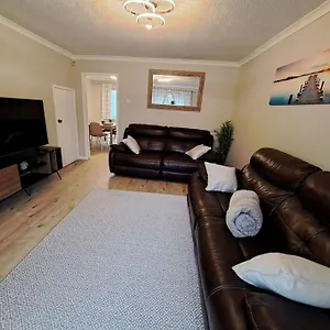 Modern Living In Hull Holiday home